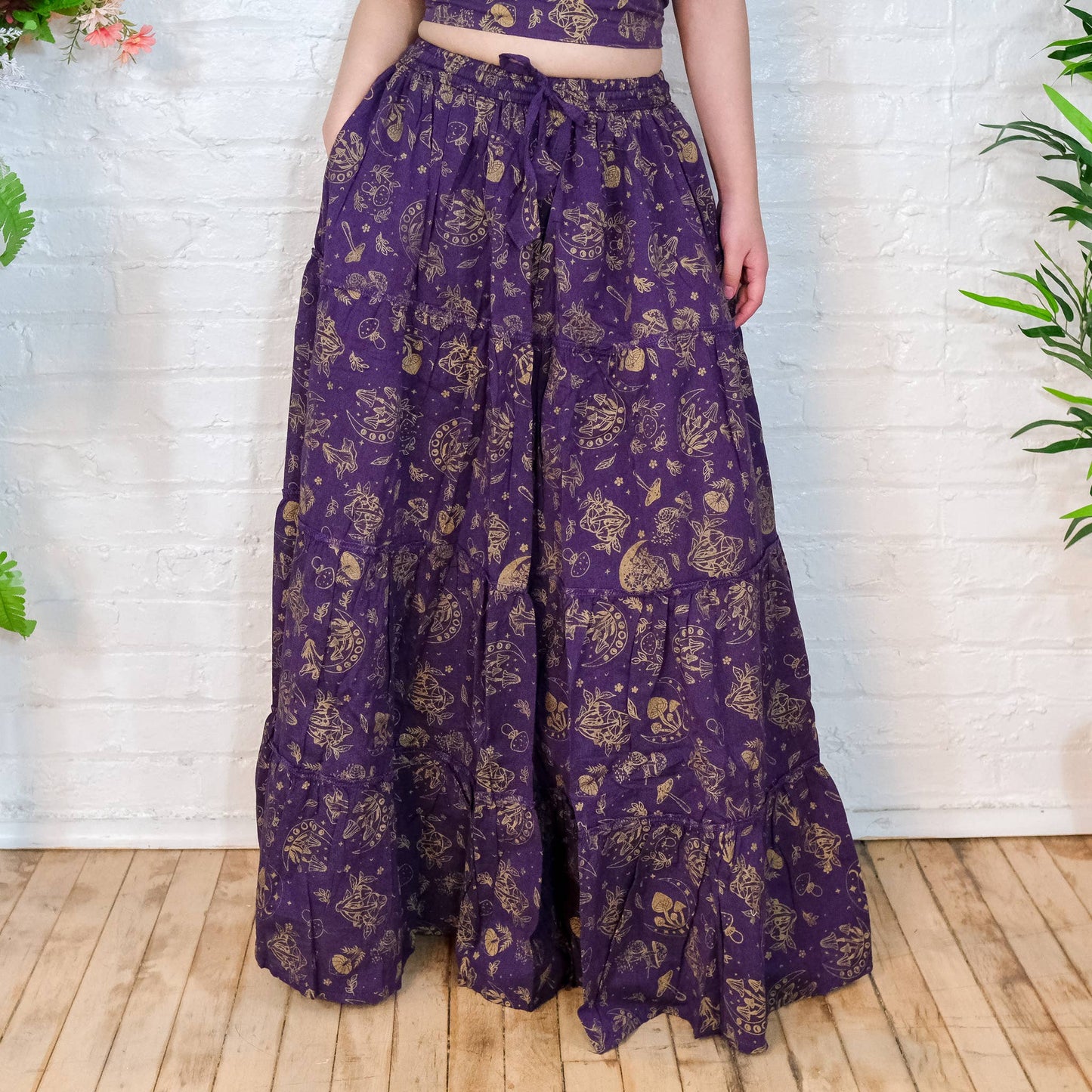 Flowy Tiered Mushroom Boho Skirt with Pockets: Black