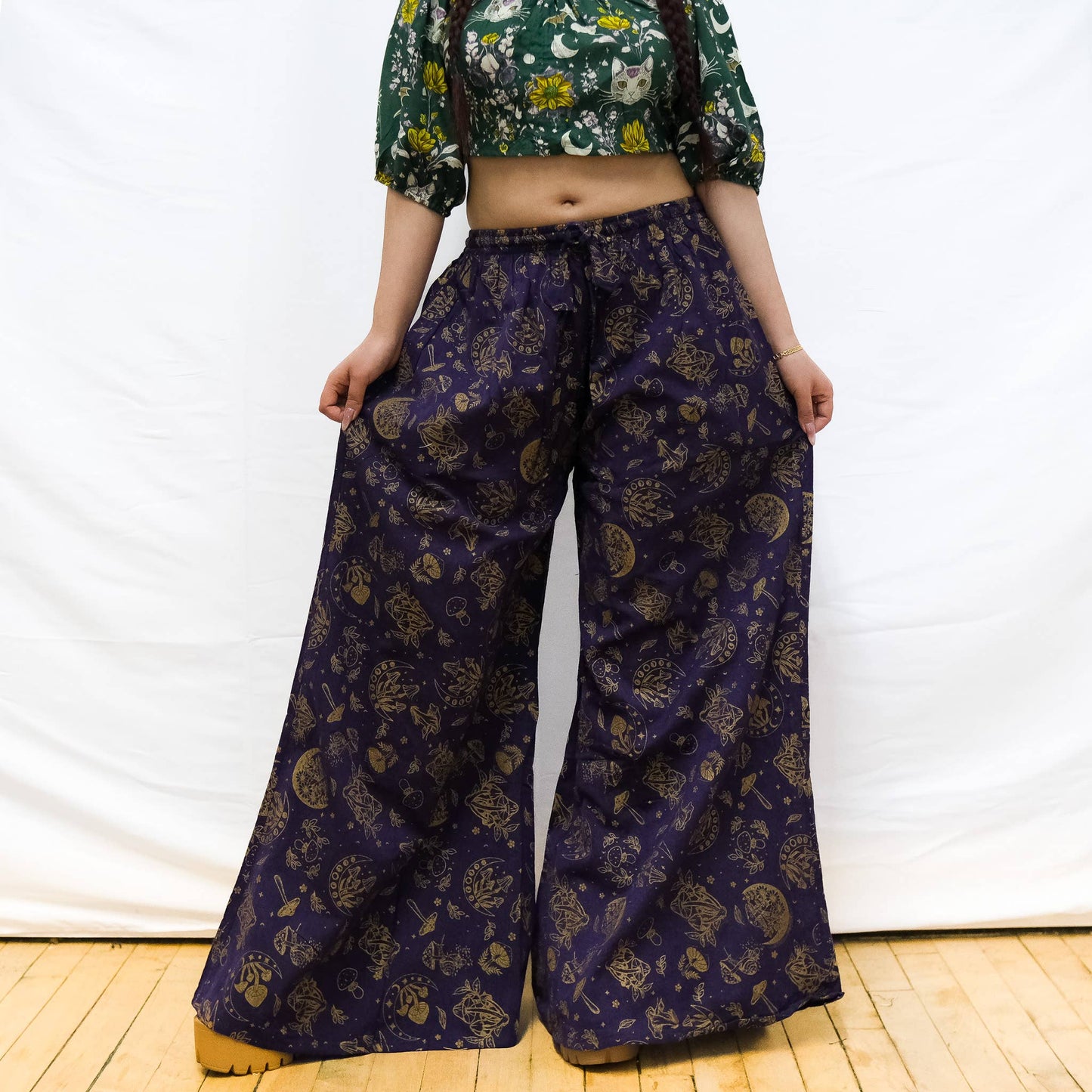 Flowy Mushroom/Celestial Wide Leg Cotton Pants with Pockets: Purple / Plus Size