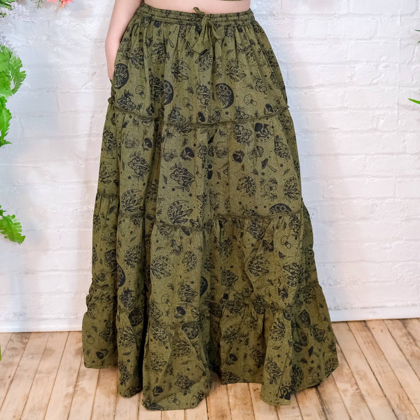 Flowy Tiered Mushroom Boho Skirt with Pockets: Black