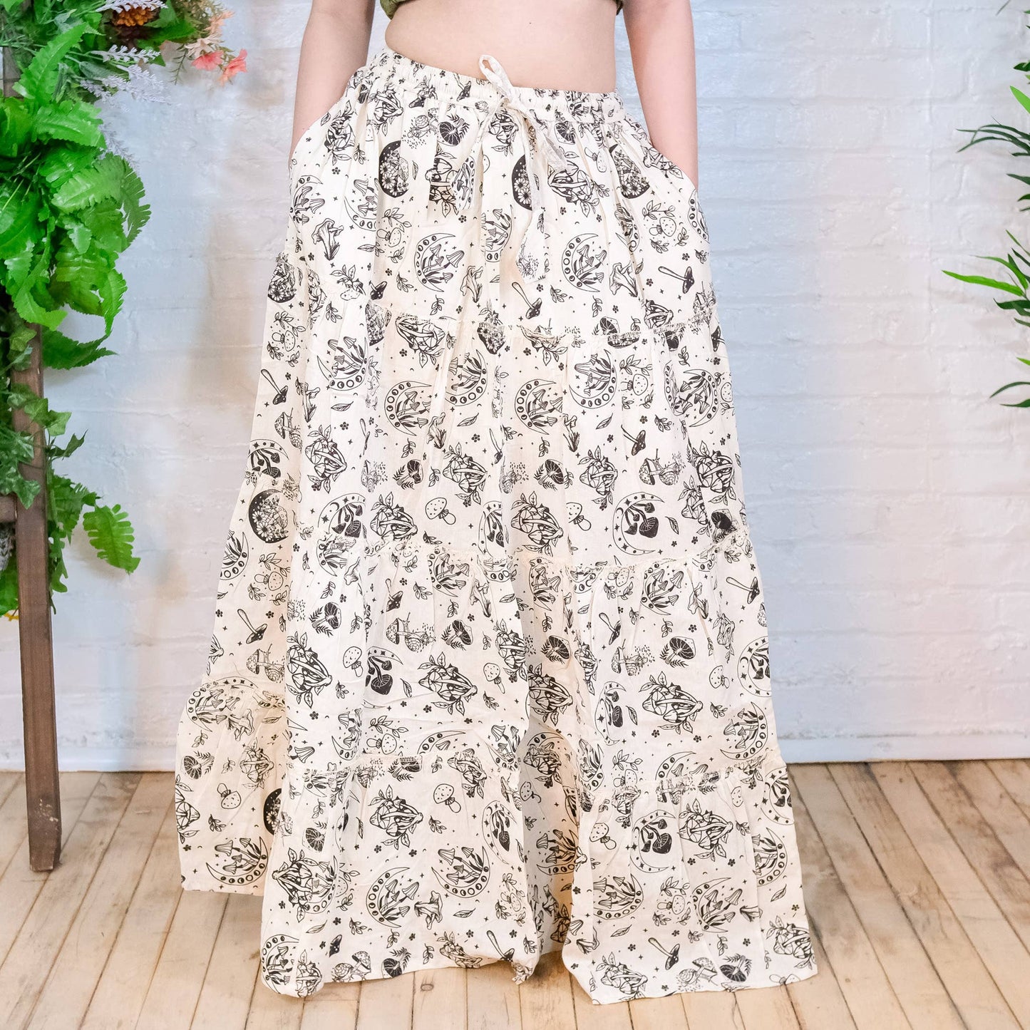 Flowy Tiered Mushroom Boho Skirt with Pockets: Black